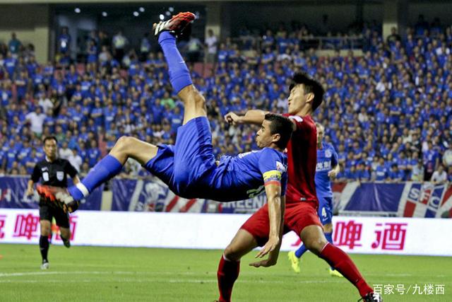 官方：曼城签下纽约城左后卫麦克法兰