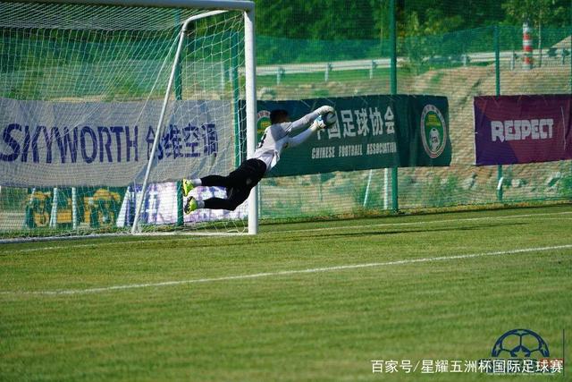 近五百名羽球女将西安过招 全民健身乐享运动之趣